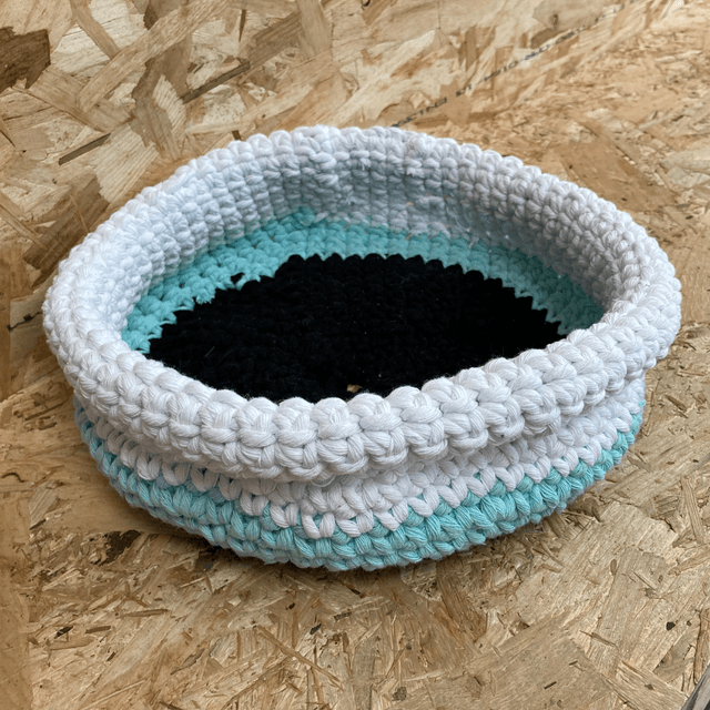 Panier pour Chats en crochet TurquoiseBlanc